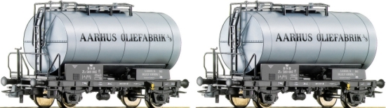 2 Piece Set: Tank cars "Aarhus Oliefabrik"<br /><a href='images/pictures/Roco/66175.jpg' target='_blank'>Full size image</a>